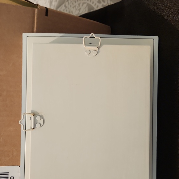 VINTAGE SHADOW BOX W/ARTIFICAL FLOWER SEALED INSIDE. - Picture 6 of 6